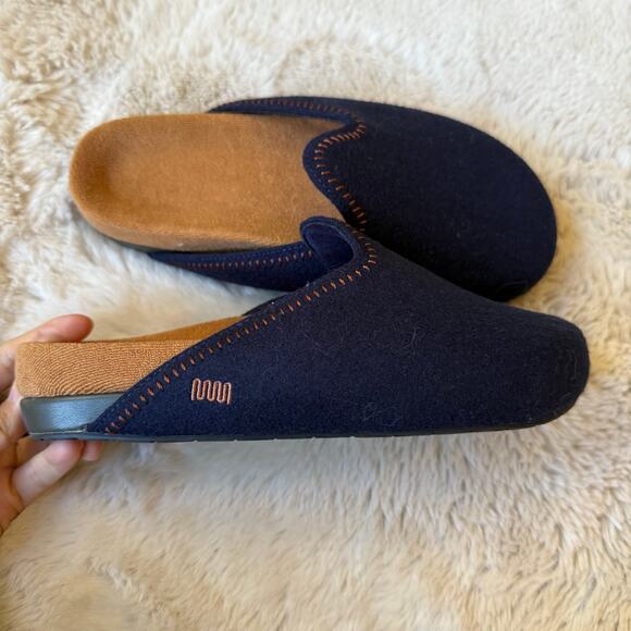 Cozy Women's Dark Blue Slippers - Picture 5 of 6